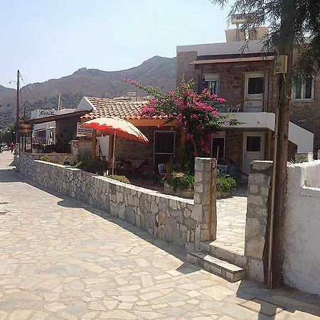 Spiros Apartments Livadia  Exteriör bild