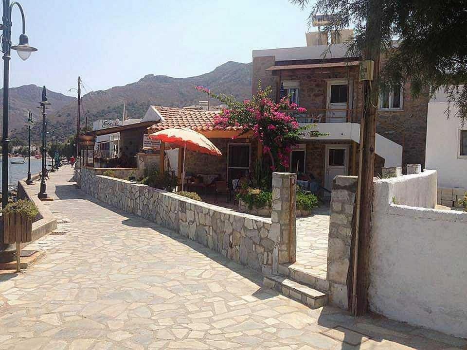 Spiros Apartments Livadia  Exteriör bild