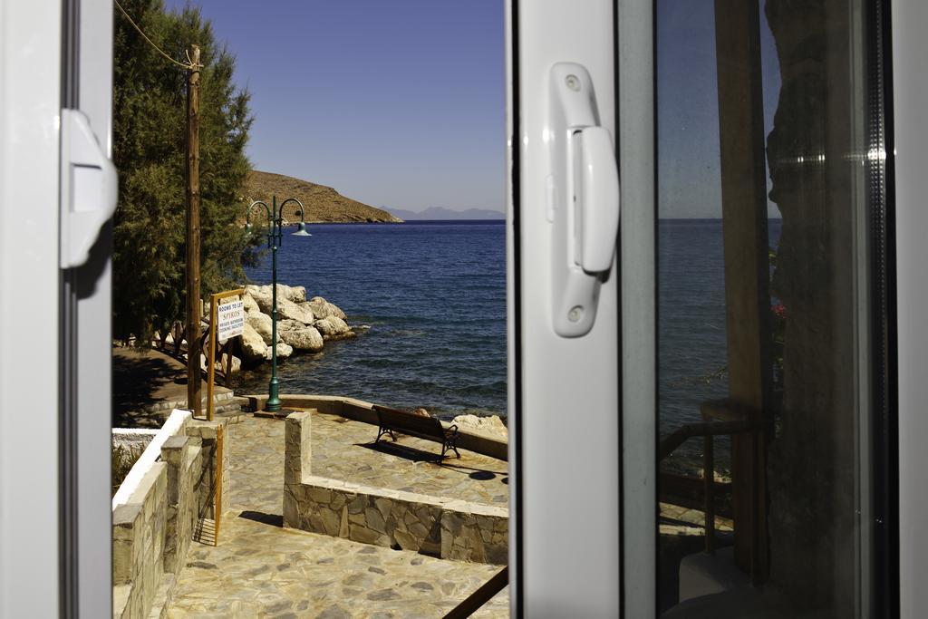 Spiros Apartments Livadia  Exteriör bild