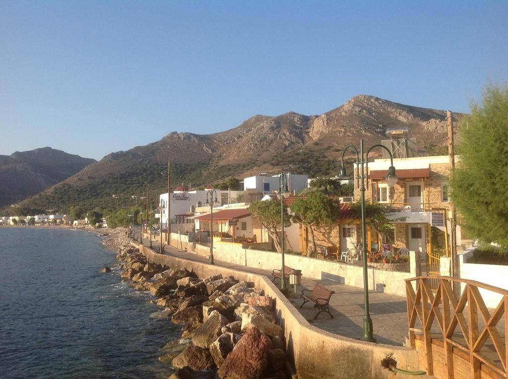 Spiros Apartments Livadia  Exteriör bild
